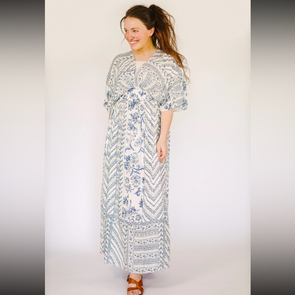 Courtney Toliver Dresses & Skirts - Courtney Toliver Dress Forum Blue and White Printed maxi dress size small